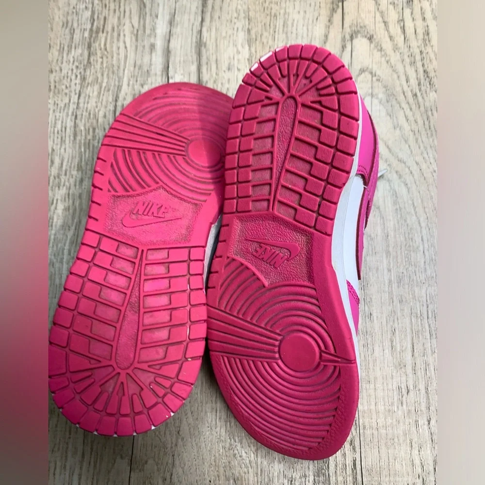 Girls Nike Dunk Low sneakers in 
